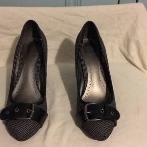 Used for a couple work events, don’t need anymore.